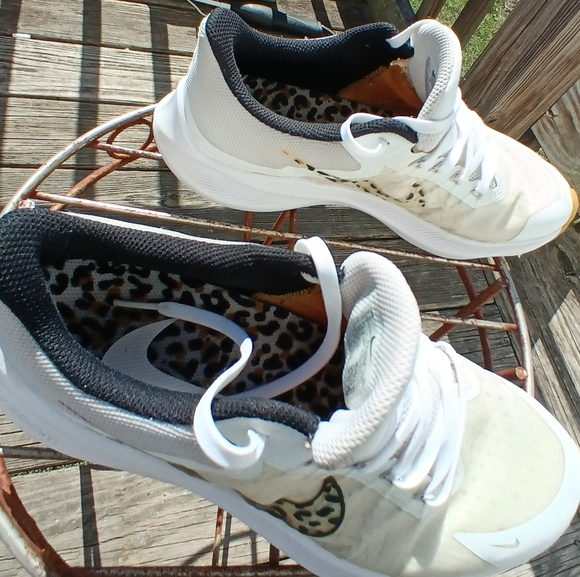 Nike Winflo 8 Premium White Leopard Women's Shoes - Picture 13 of 14